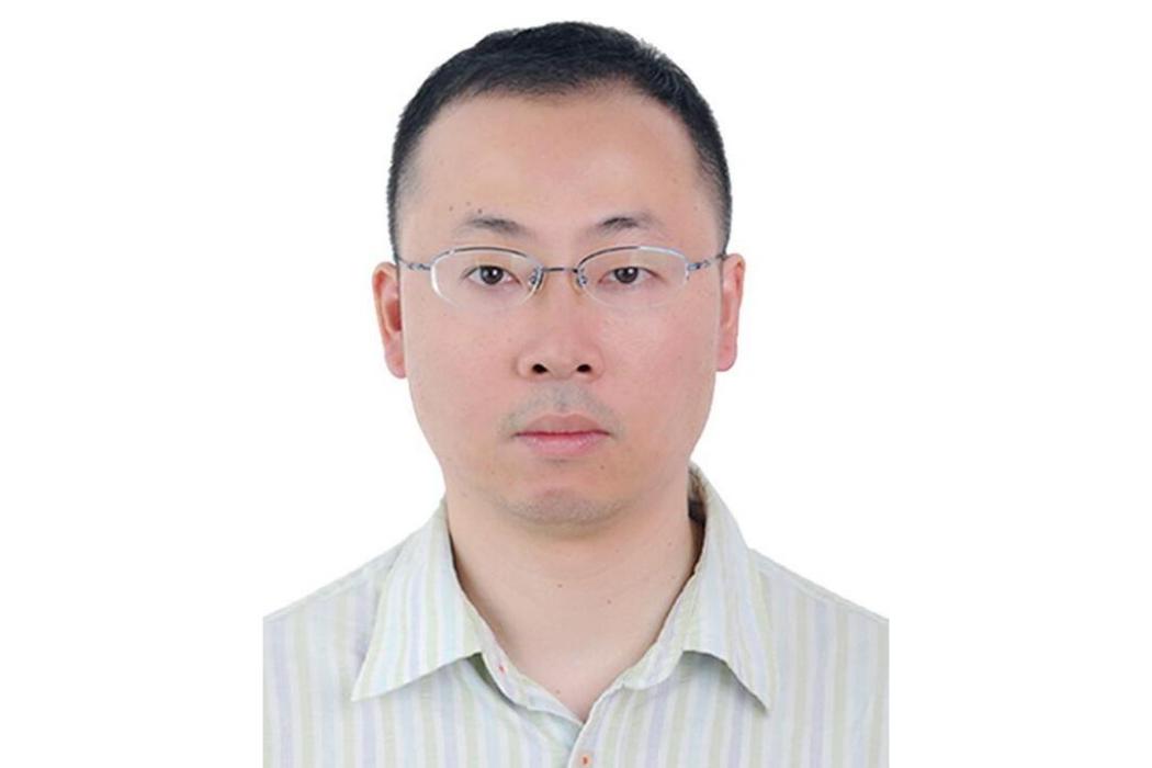 胡雪峰(合肥工業大學光電技術研究院副研究員) 胡雪峰(合肥工業大學光電技術研究院副研究員)