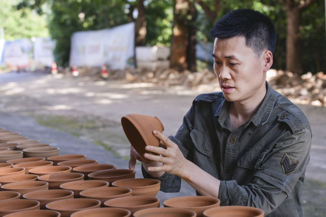 周建平(建窯建盞燒制技藝代表性傳承人) 周建平(建窯建盞燒制技藝代表性傳承人)