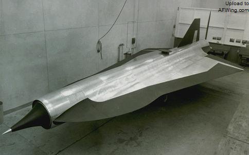 Q-12 的全尺寸模型