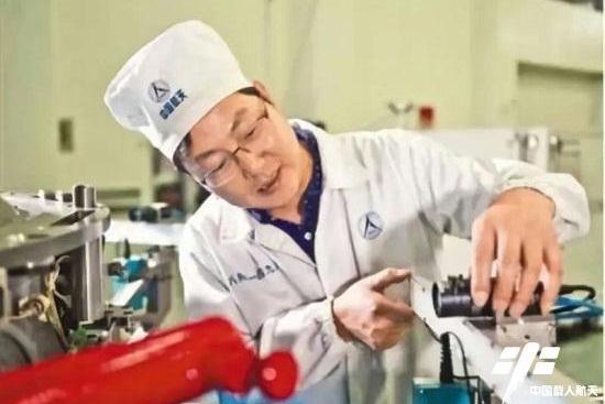 王曙群(上海航天設備製造總廠有限公司班組長) 王曙群(上海航天設備製造總廠有限公司班組長)
