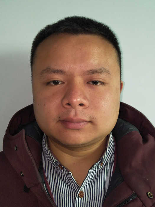 何季明 何季明