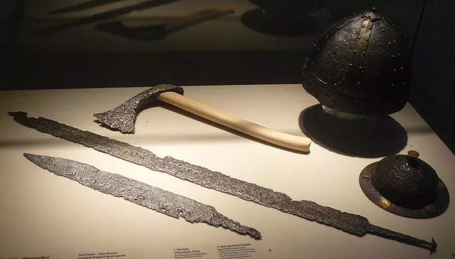考古出土的法蘭克人武器