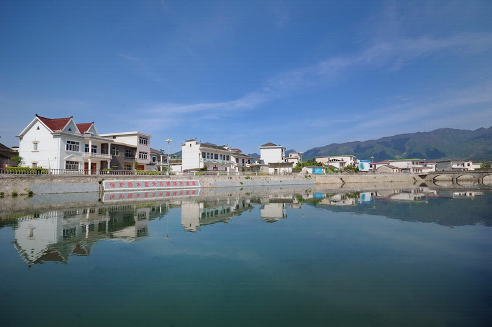 白地村(雲南省香格里拉市三壩鄉白地村)