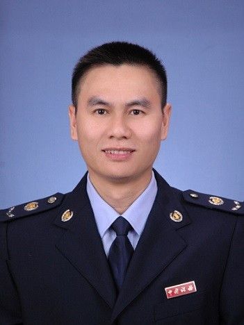 黃杰(國家稅務總局百色市右江區稅務局黨委委員、紀檢組組長、三級主辦) 黃杰(國家稅務總局百色市右江區稅務局黨委委員、紀檢組組長、三級主辦)