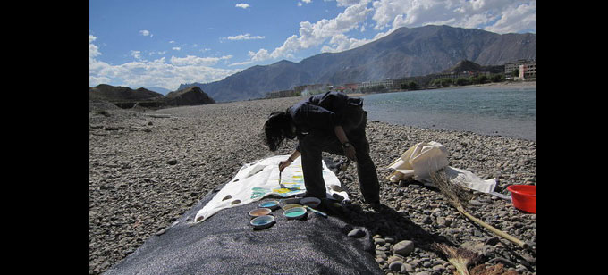 山水禮祭/行為水墨在西藏拉薩河