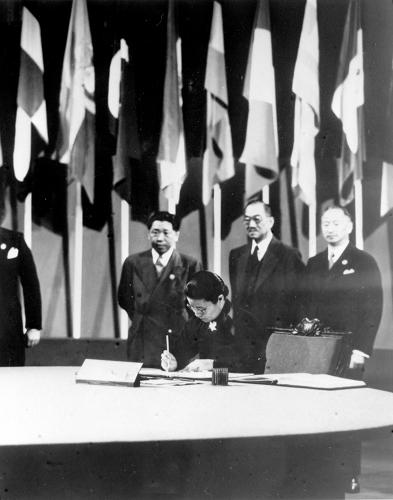 成為在《聯合國憲章》上籤字的第一位女性