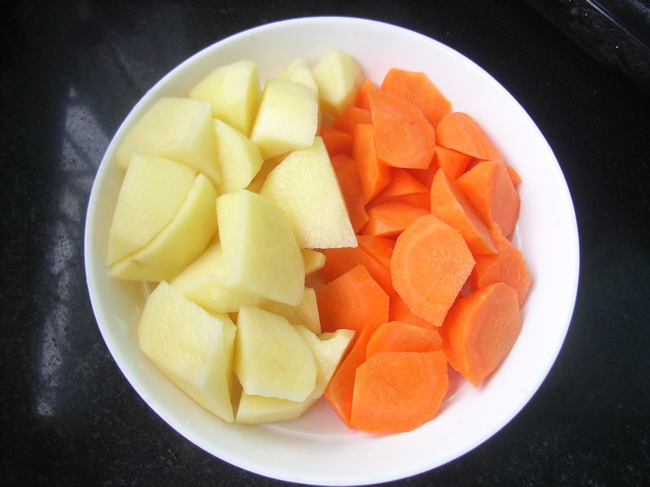 胡蘿蔔土豆豬骨湯