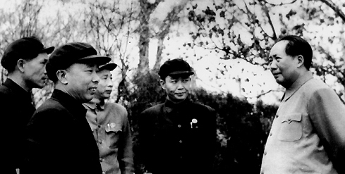 毛澤東接見李爾重(右2)等同志(1955年)