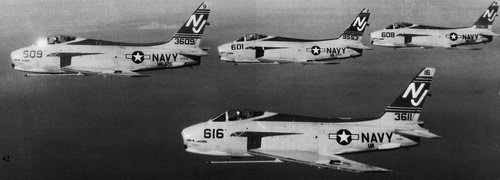VA-126 的 FJ-4B 4 機編隊