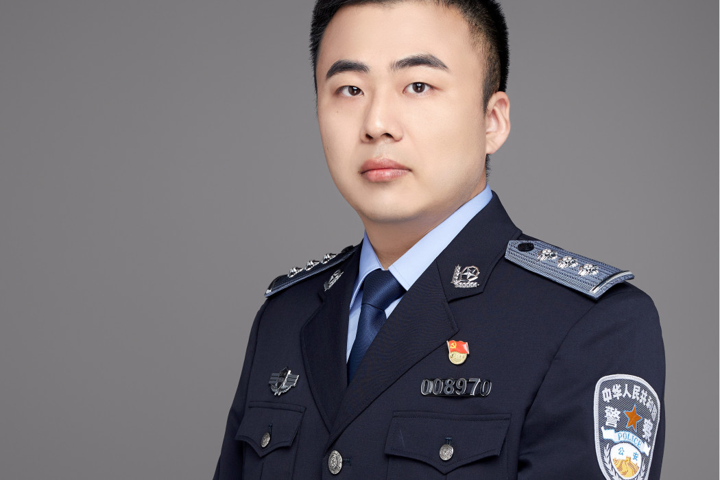 曹藝瀟(中國刑事警察學院藝術教研室教師) 曹藝瀟(中國刑事警察學院藝術教研室教師)