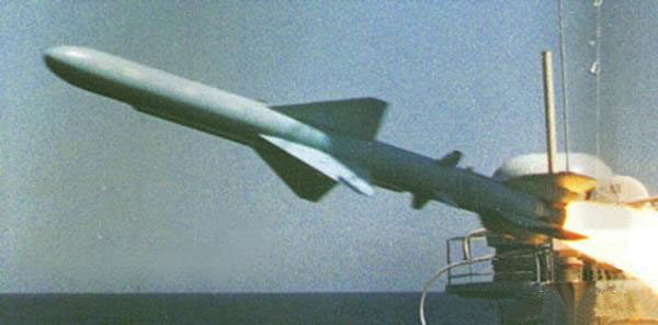 發射中的C-801反艦飛彈