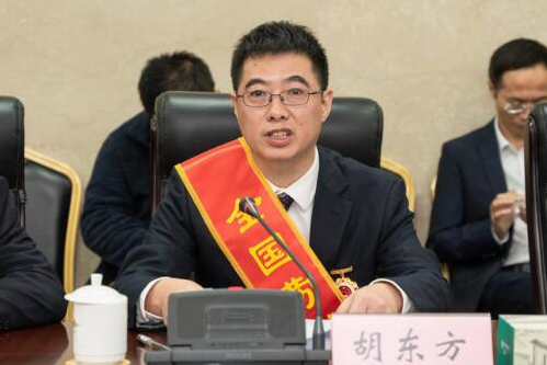 胡東方(第十四屆全國人大代表,浙江晨泰科技股份有限公司模具設計師,中國工會十八大代表) 胡東方(第十四屆全國人大代表,浙江晨泰科技股份有限公司模具設計師,中國工會十八大代表)