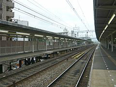 站台（左側往梅田方向，右側往河原町方向）