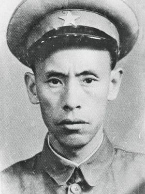 何現龍(原四川省涼山州政協第一副主席) 何現龍(原四川省涼山州政協第一副主席)