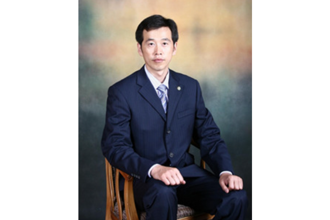 孫繼新(延邊大學體育學院教授) 孫繼新(延邊大學體育學院教授)