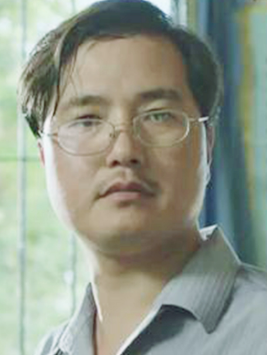 張新鋒(電影《樹上有個好地方2:美術老師的放羊班》主演) 張新鋒(電影《樹上有個好地方2:美術老師的放羊班》主演)