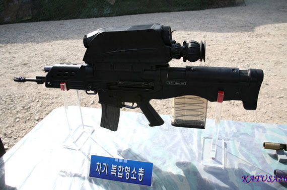 韓國展出國產K11單兵戰鬥武器