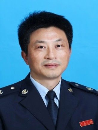 李衛華(餘干縣稅務局黨委委員、副局長)