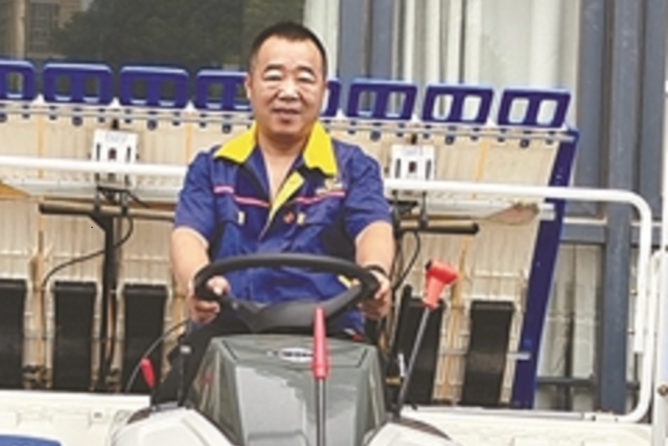 牟加義(浙江星萊和農業裝備有限公司技工組組長) 牟加義(浙江星萊和農業裝備有限公司技工組組長)