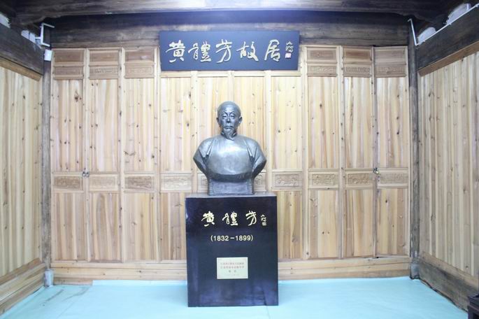 江陰人民政府、南菁中學捐贈銅像落戶故居