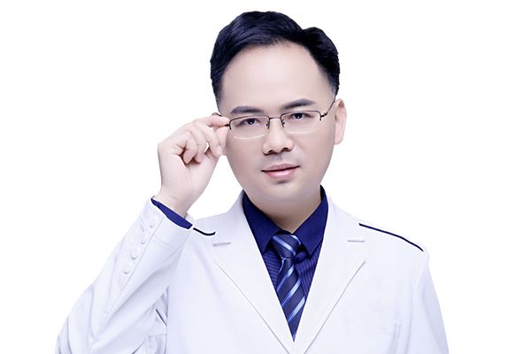 謝洪(常州博仕醫療美容門診部主治醫師) 謝洪(常州博仕醫療美容門診部主治醫師)