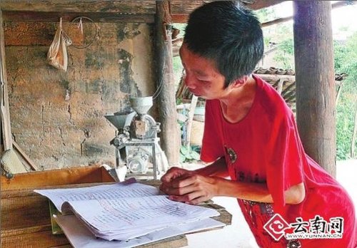身患病痛，楊紅斌仍在家堅持學習迎戰高考。