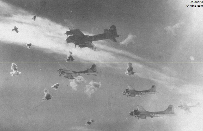 進行白晝轟炸的B-17編隊遭遇防空炮火