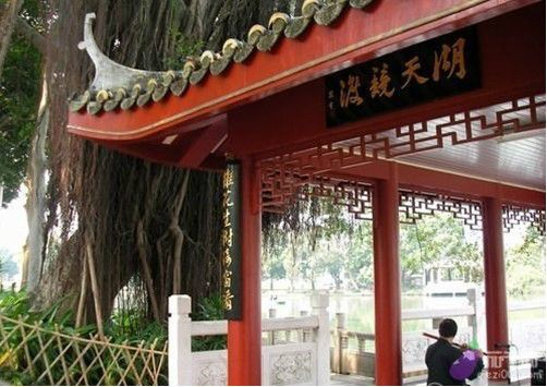 湖天競渡 湖天競渡