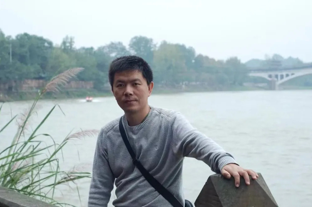 李逸泠