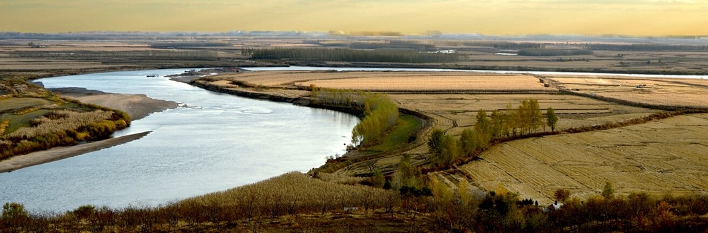 呼蘭河望奎縣境內蜿蜒的河道