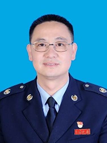 許智亮(國家稅務總局石屏縣稅務局黨委委員、副局長,二級主辦) 許智亮(國家稅務總局石屏縣稅務局黨委委員、副局長,二級主辦)