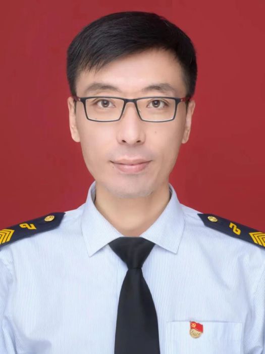 鄭磊(江蘇省徐州公交新巴士公司35路駕駛員) 鄭磊(江蘇省徐州公交新巴士公司35路駕駛員)