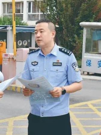 楊曉峰(山西省朔州市右玉縣公安局刑偵大隊教導員) 楊曉峰(山西省朔州市右玉縣公安局刑偵大隊教導員)