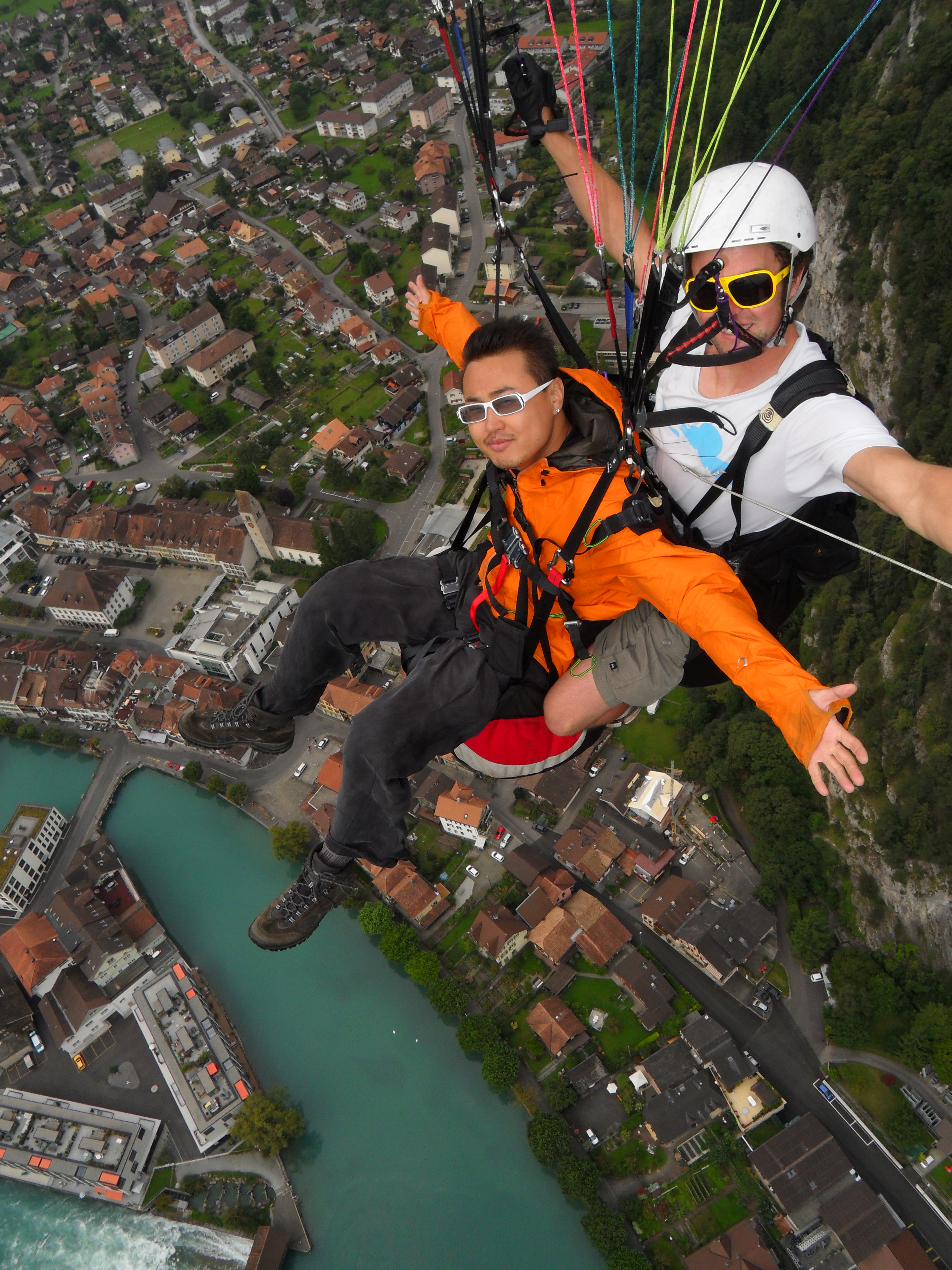 在瑞士跳傘