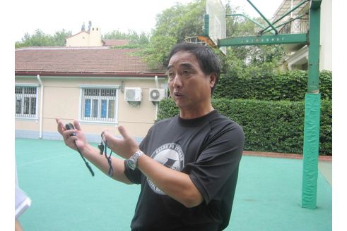 李章民(上海市第五十四中學籃球隊教練,特級教師) 李章民(上海市第五十四中學籃球隊教練,特級教師)