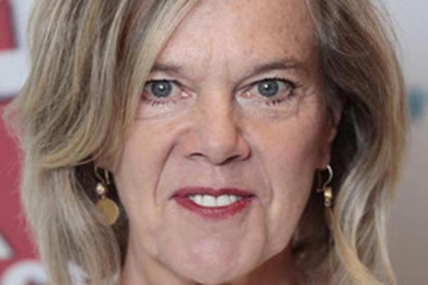 卡羅琳·皮克爾斯(Carolyn Pickles) 卡羅琳·皮克爾斯(Carolyn Pickles)
