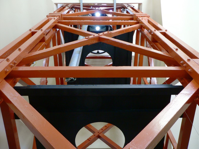 愛因斯坦塔內的木架結構的望遠鏡