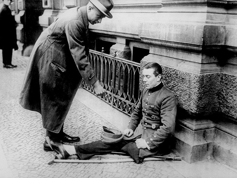 1923年一名殘疾軍人在街頭乞討