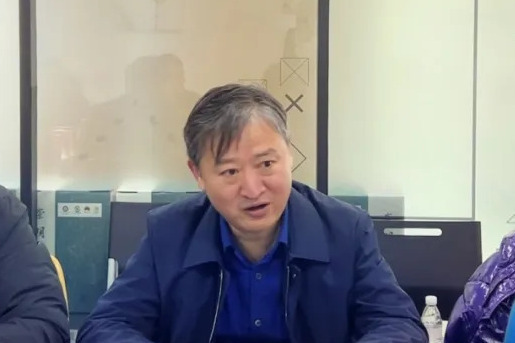 張鋒(上海市崇明區港沿鎮黨委副書記、鎮長) 張鋒(上海市崇明區港沿鎮黨委副書記、鎮長)