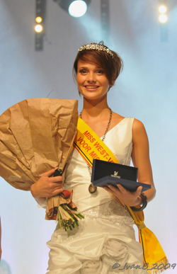 安妮斯榮獲2010年“比利時小姐”大獎