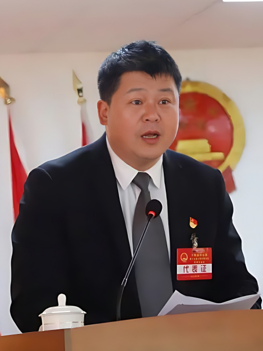彭毅(江西省贛州市于都縣梓山鎮原人大主席) 彭毅(江西省贛州市于都縣梓山鎮原人大主席)