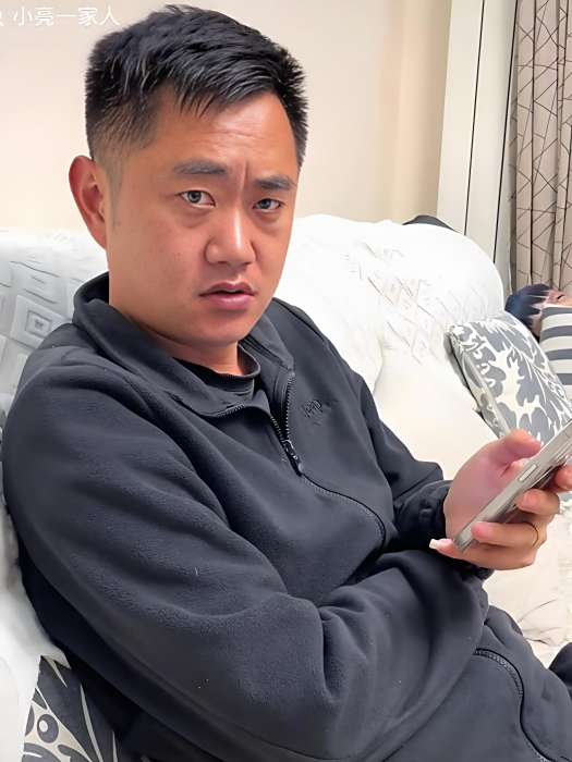 小亮一家人 小亮一家人