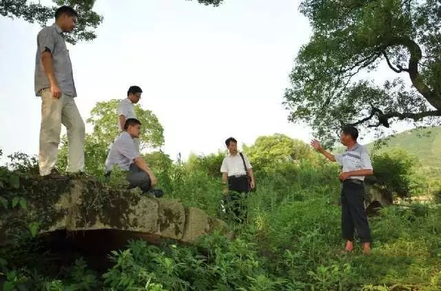 位於洪坑故址的松林橋，據縣誌記載此橋為金幼孜夫人屠氏所建。