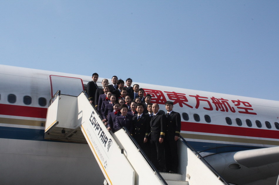 赴埃及包機MU200順利返回北京首都機場