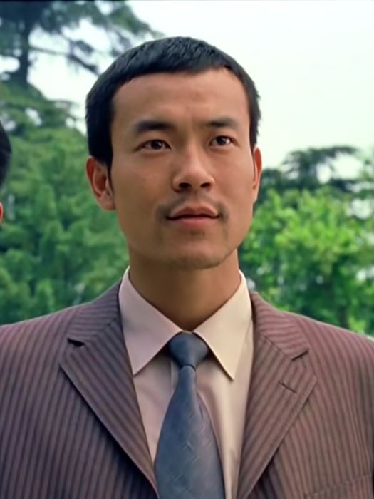 談偉(喜劇電影《求求你,表揚我》中的角色) 談偉(喜劇電影《求求你,表揚我》中的角色)