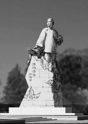 當代“佘太君”的鄧玉芬雕塑