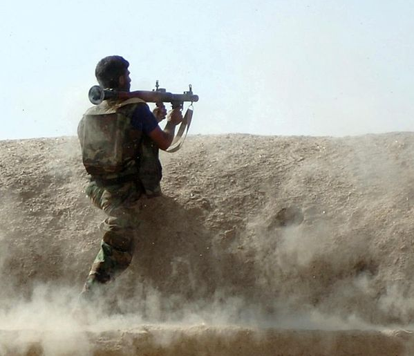 正在發射RPG的阿富汗士兵
