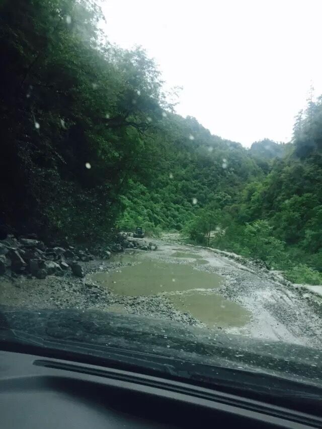 雨水時期 泥巴路泛濫
