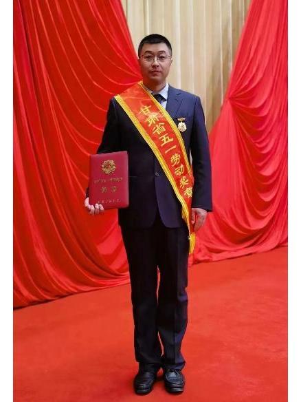 張亞剛(甘肅萬泰建設工程有限公司黨總支書記、董事長) 張亞剛(甘肅萬泰建設工程有限公司黨總支書記、董事長)
