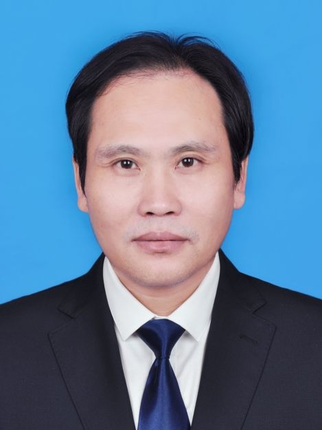占珺 占珺